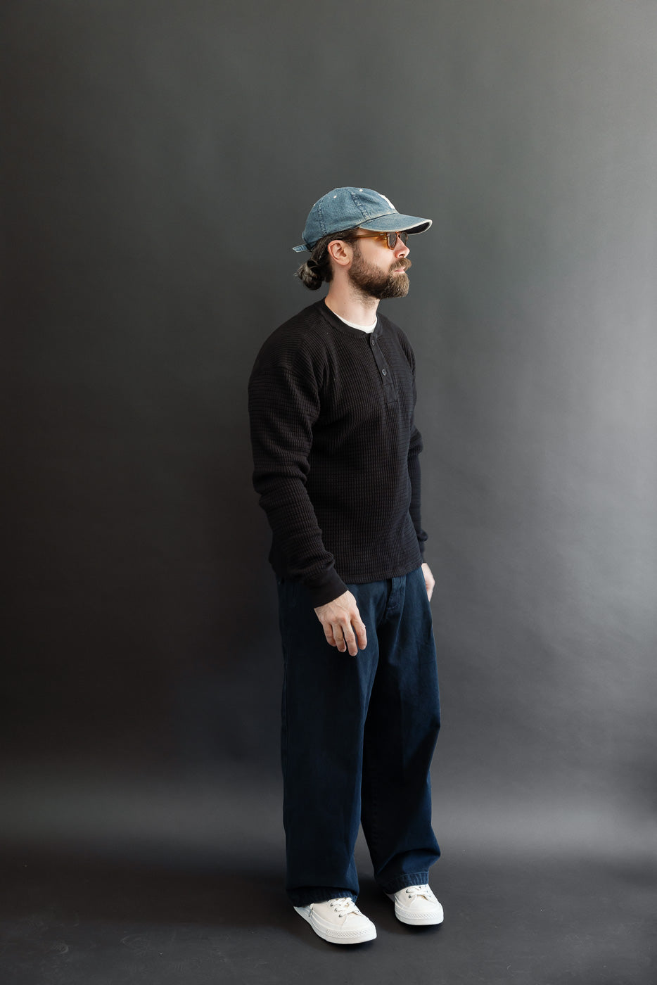 Full body side profile of a male model, 5'9