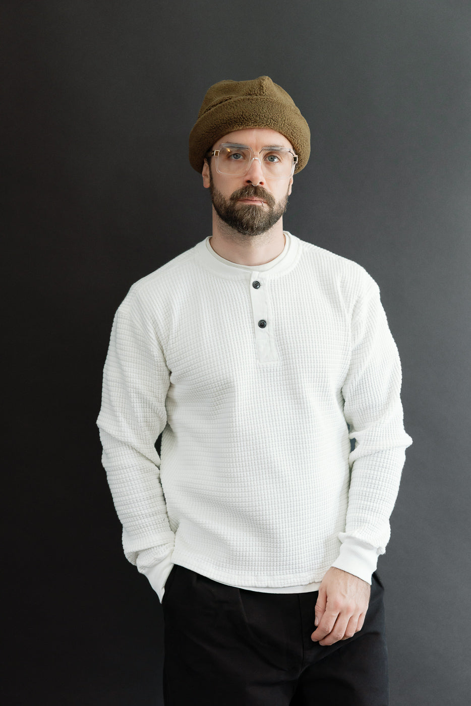 Front view of a male model, 5'9