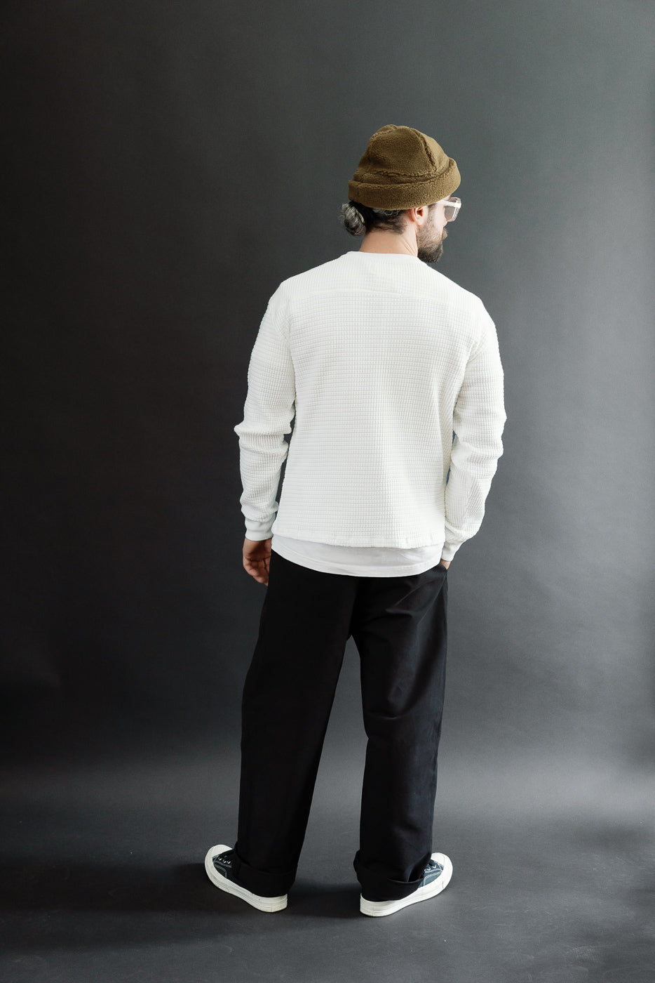 Full body back view: male model, 5'9