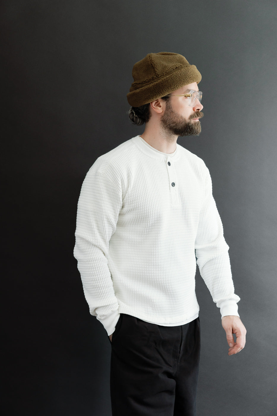 Full body side view of male model, 5'9