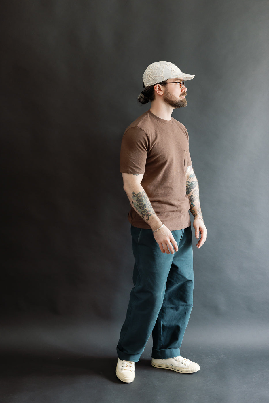 Full body side view of male model, 5'9