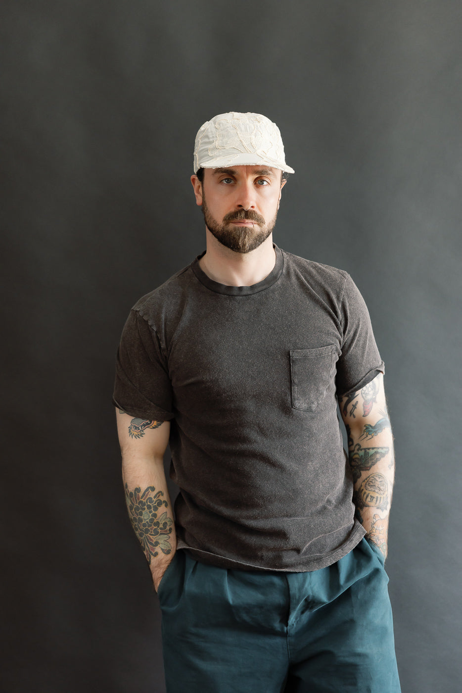 Front view, male model 5'9