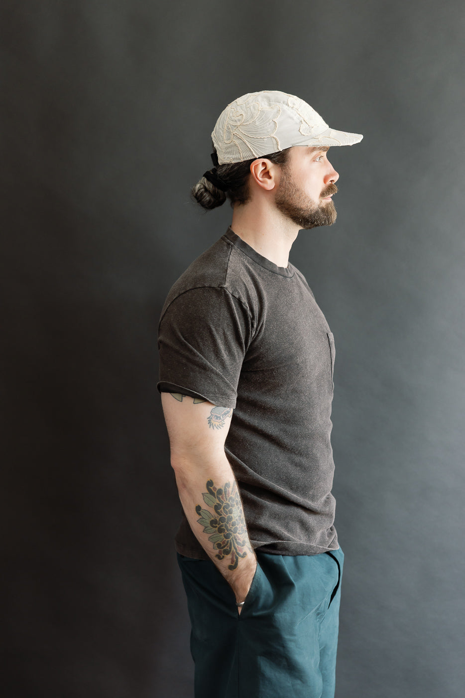 Side view, male model 5'9