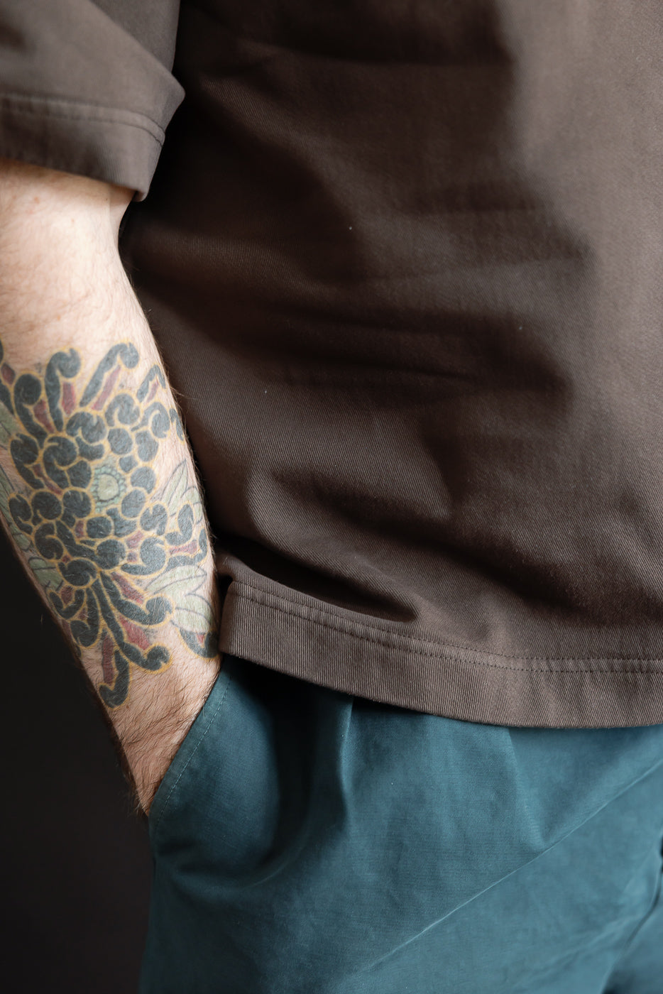 Close-up of male model’s right side, 5'9