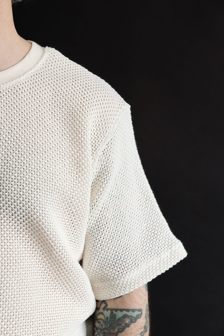 Close-up of front right shoulder and sleeve on male model, 5'9