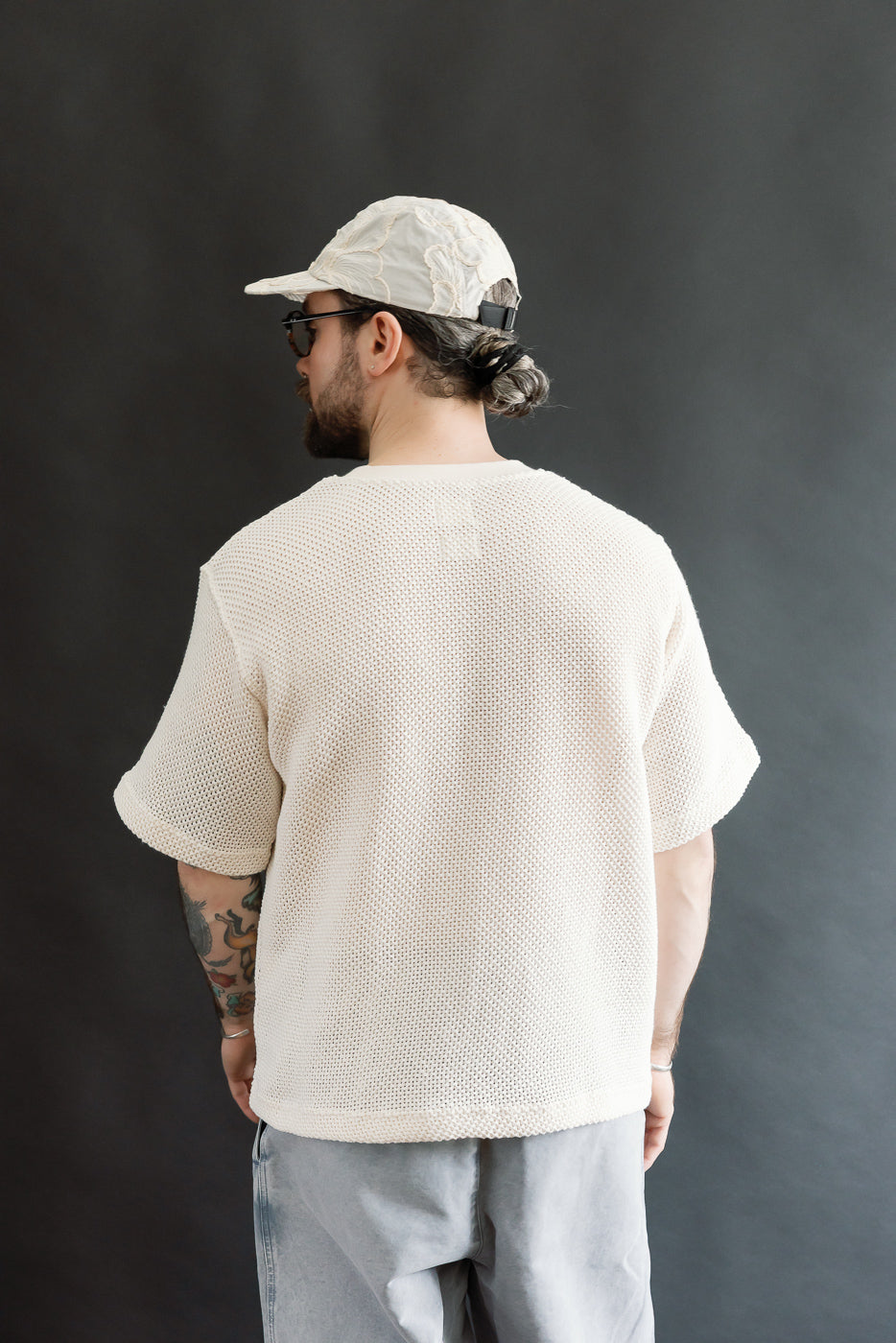 Back view, male model 5'9