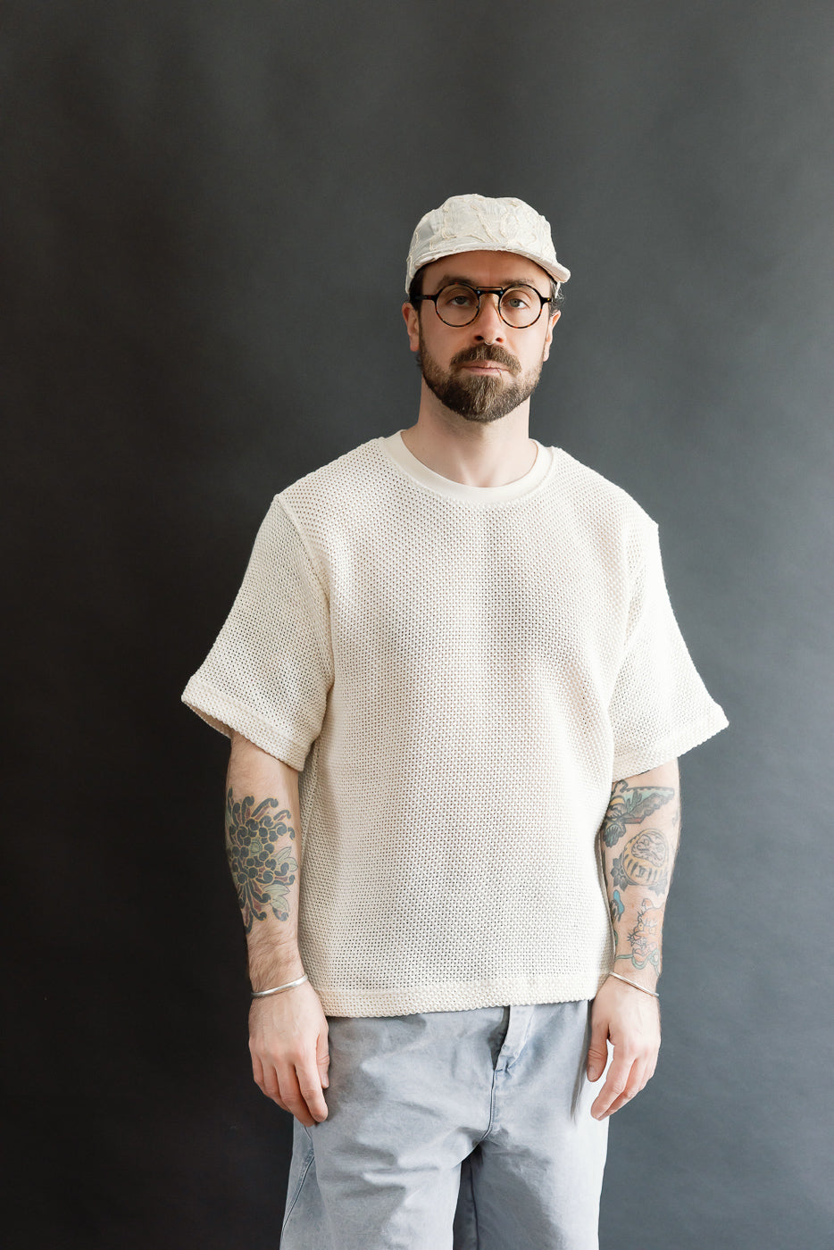 Front view, male model 5'9