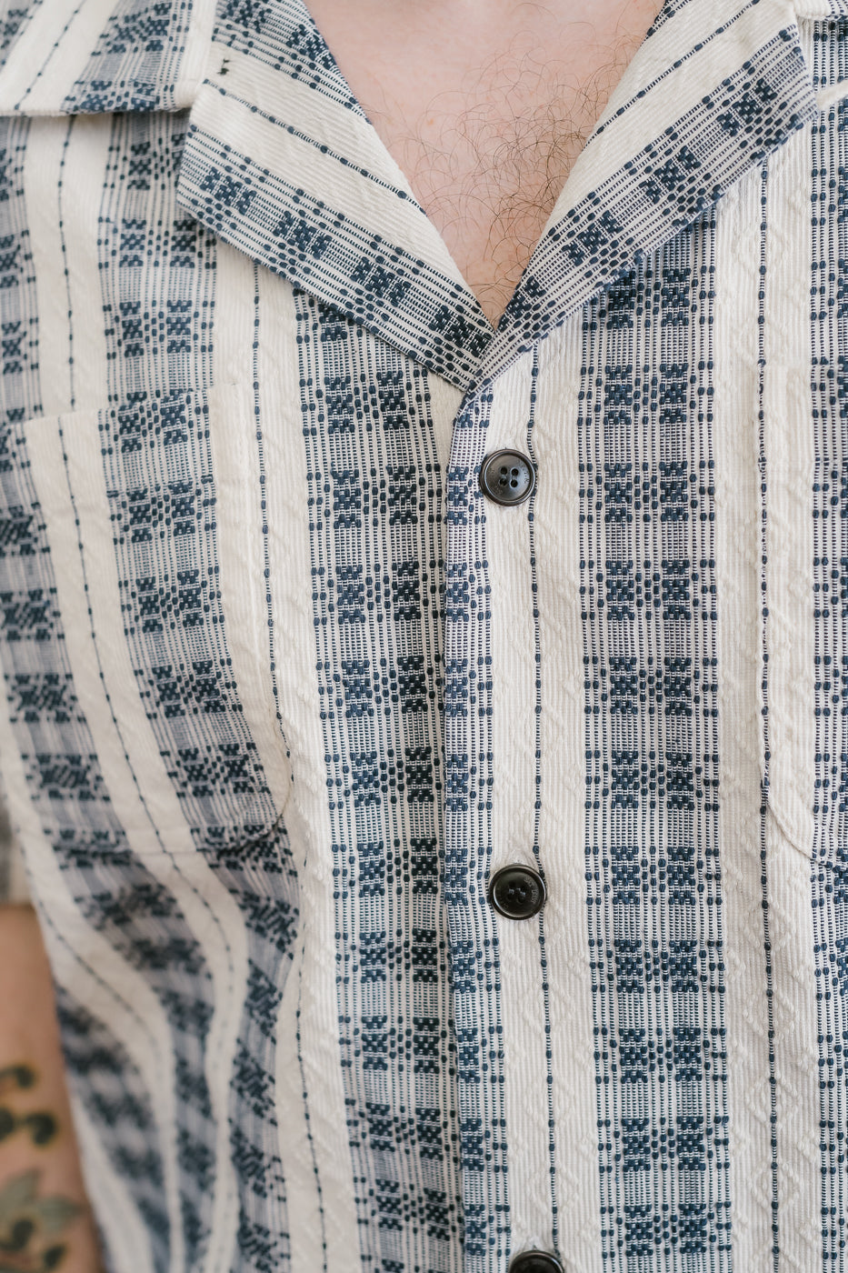 M-I-001 - Beldi Jacquard Aloha Shirt - Off White, Navy