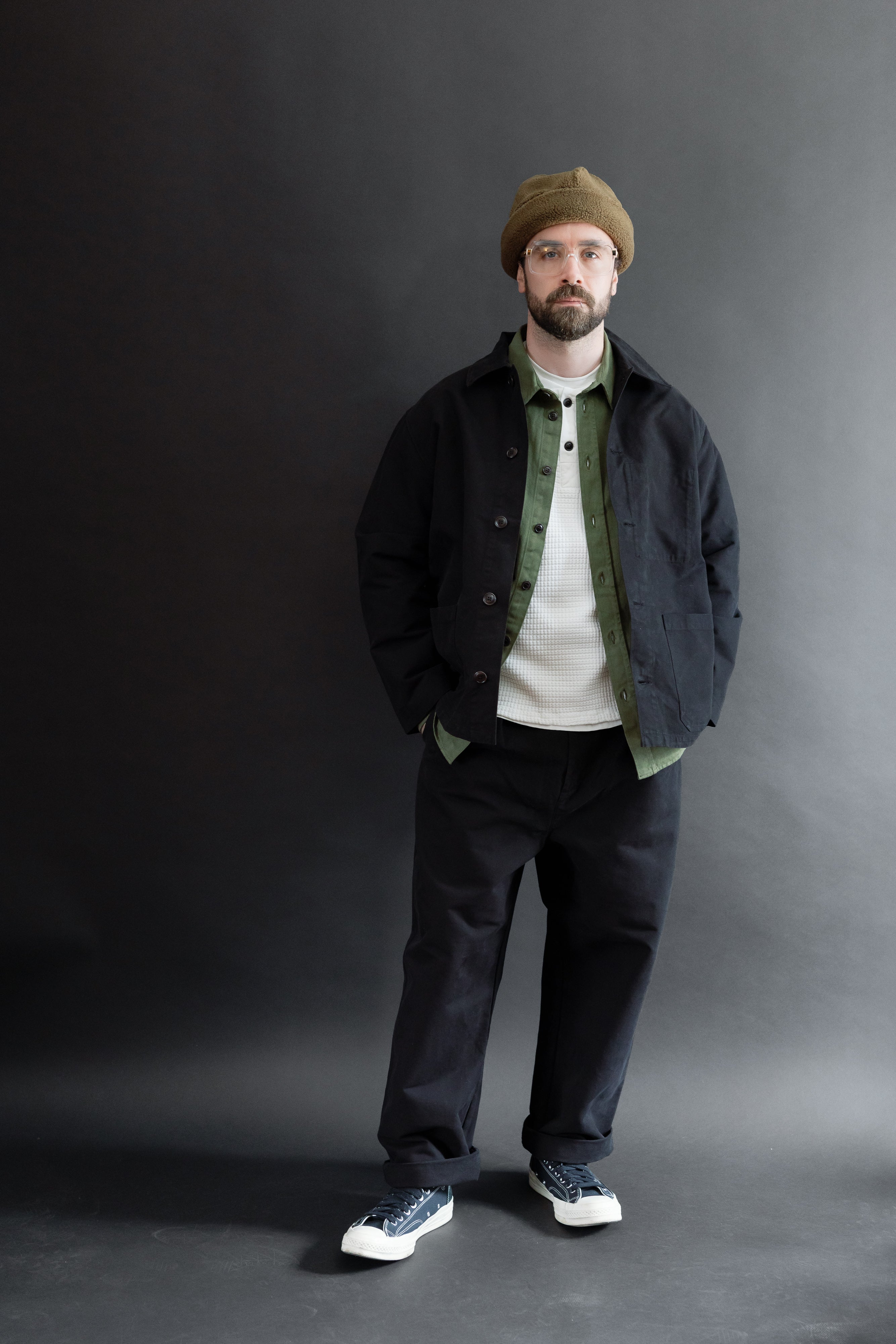 Full body front view: male model, 5'9
