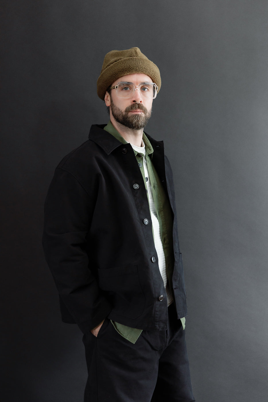 Full body side view of a male model (5'9