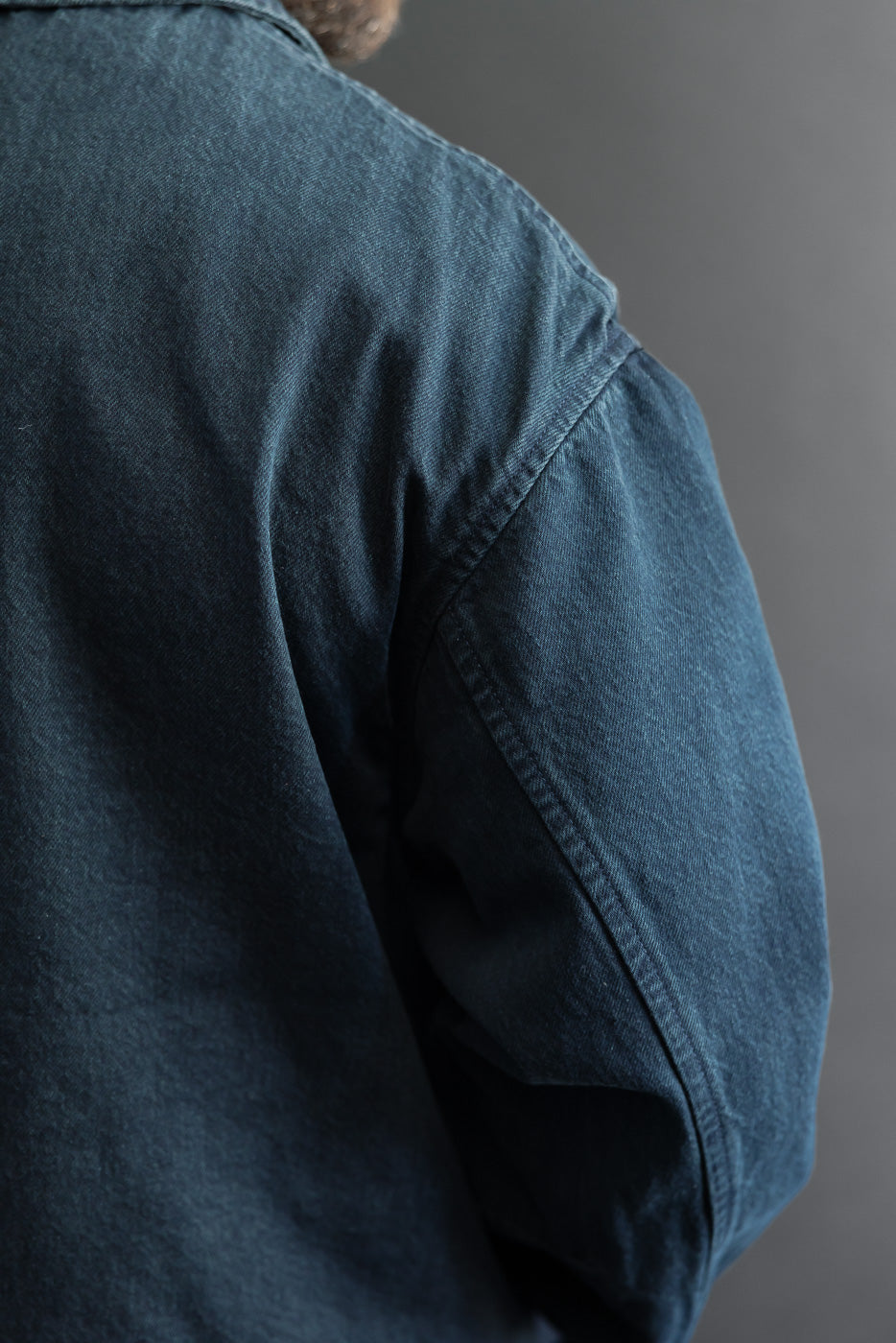 Close-up of a male model (5'9