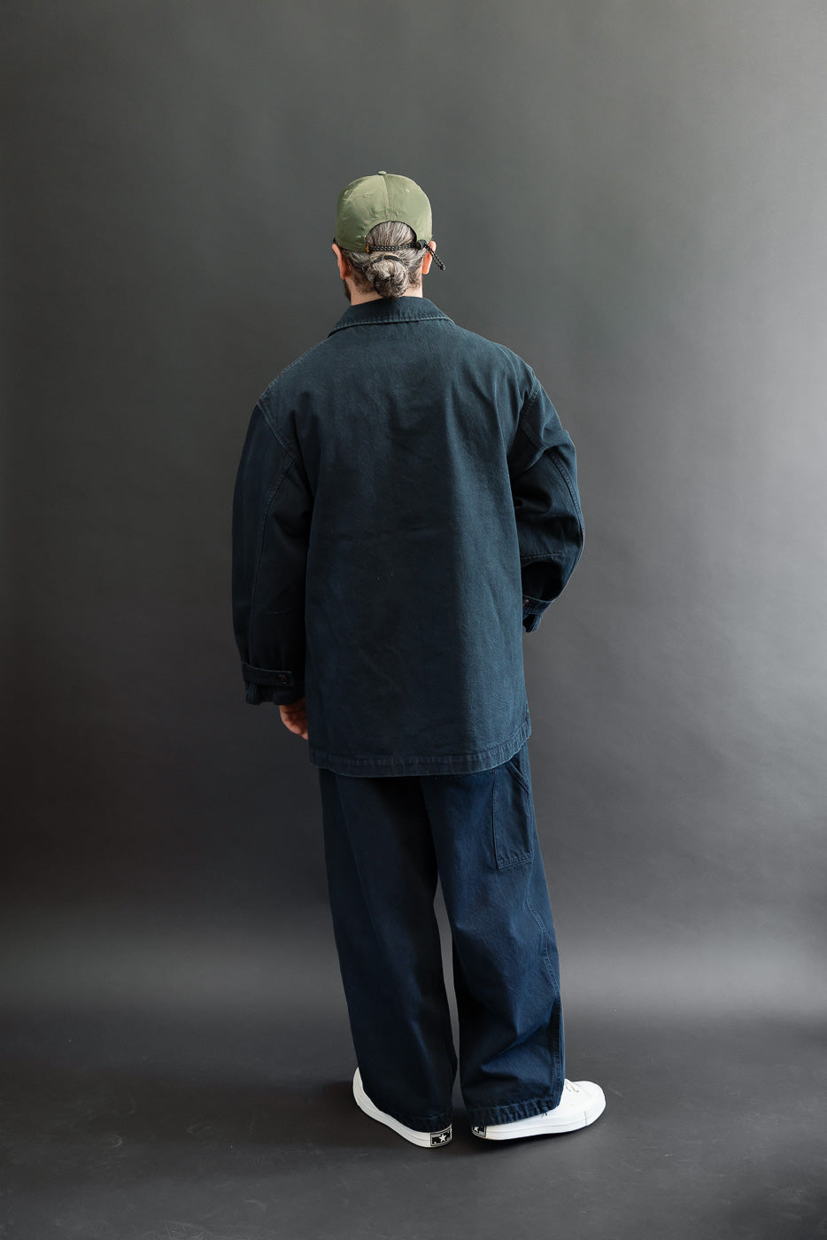 Full body back view of a 5'9