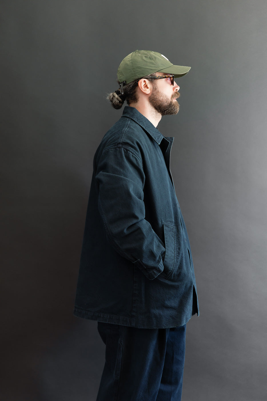 Profile view of a male model, 5'9