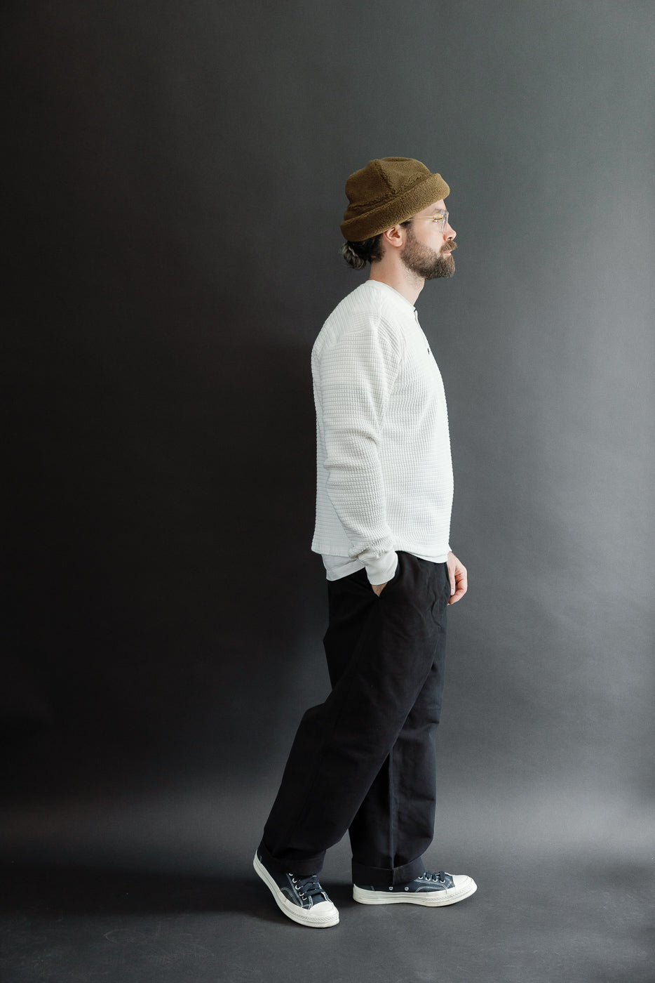 Full body profile of a 5'9