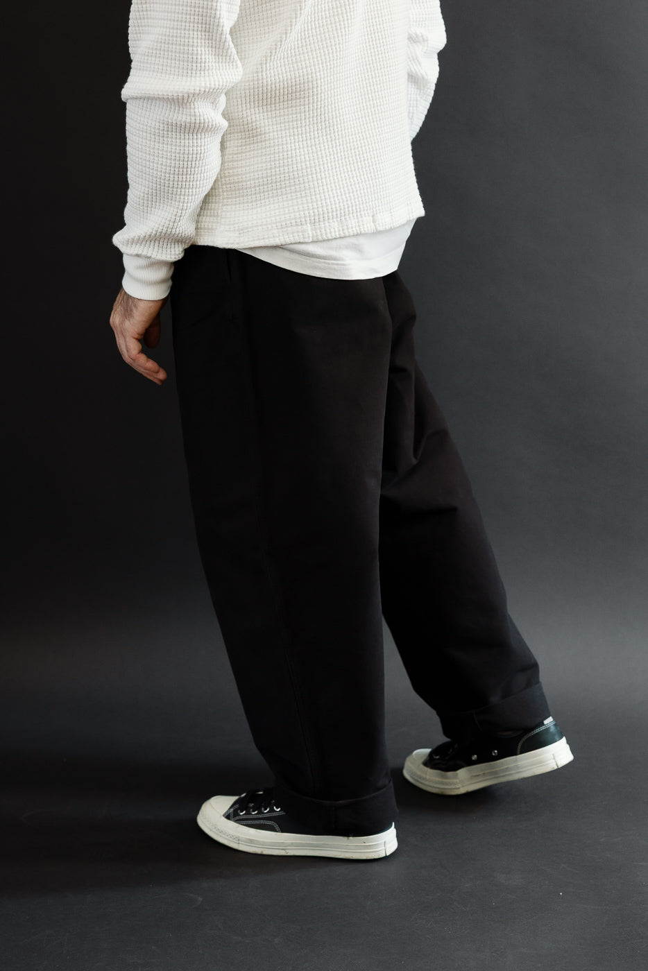 Full body side view of a male model, 5'9