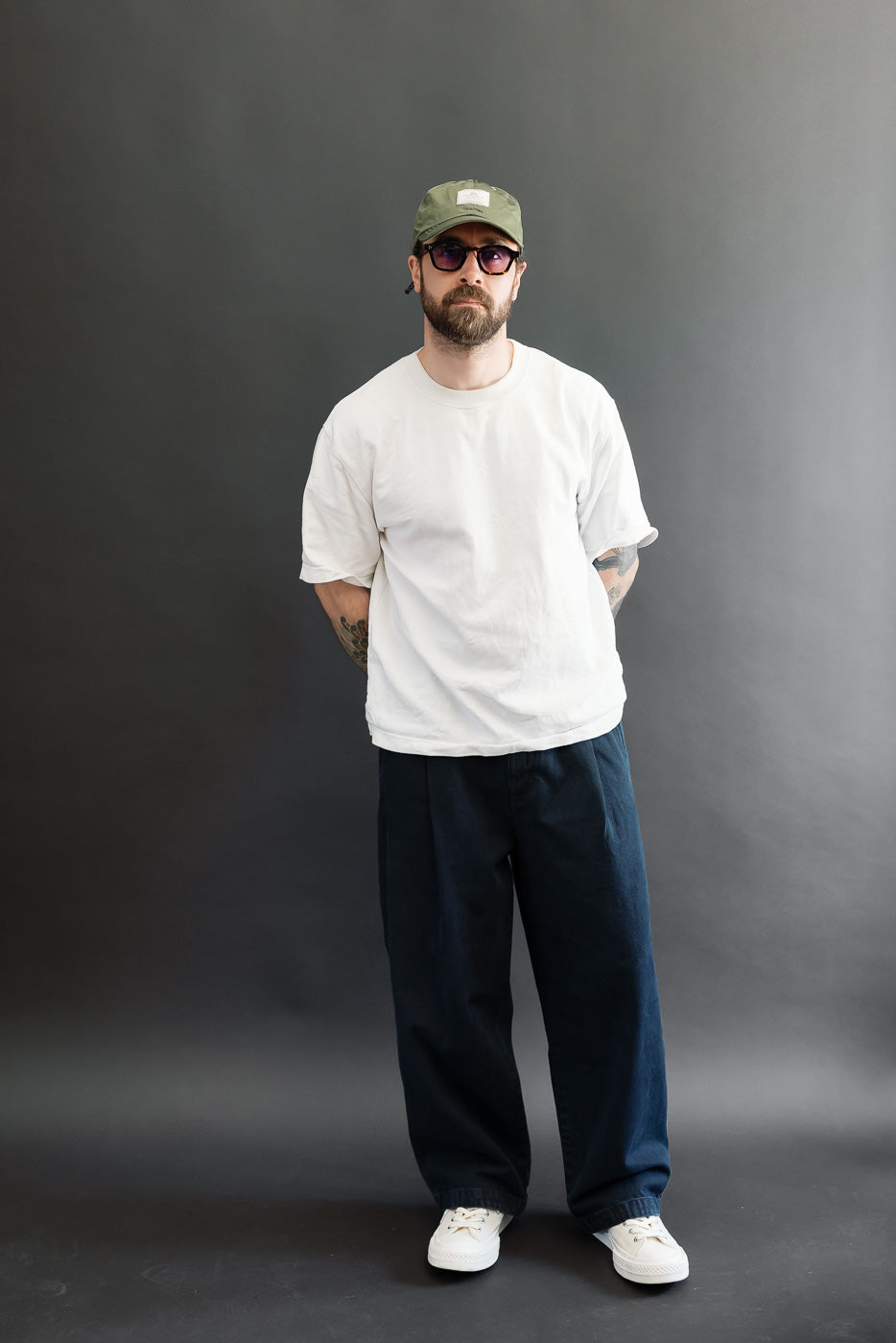 Full body front view: male model, 5'9