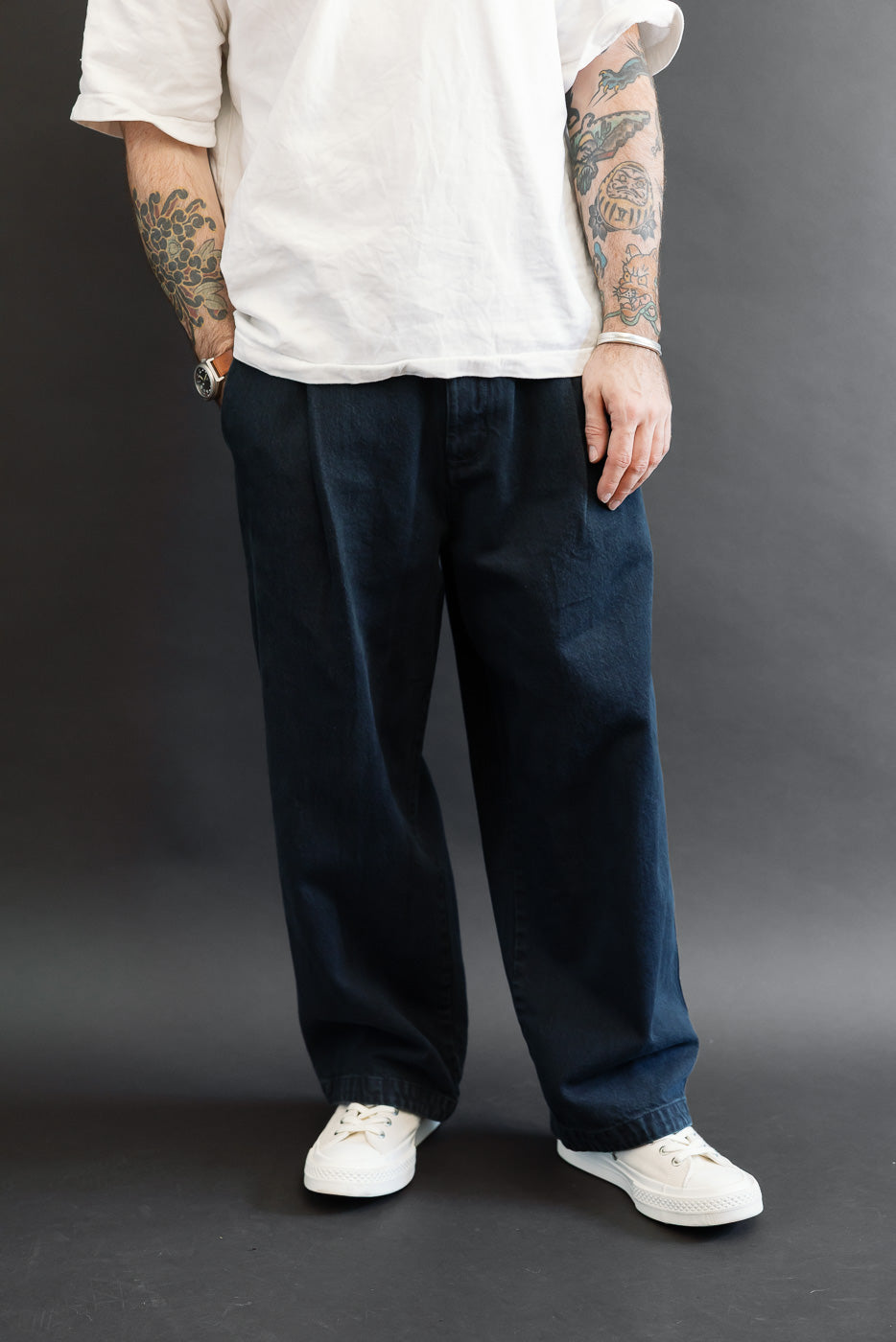 Full body front view of a male model, 5'9