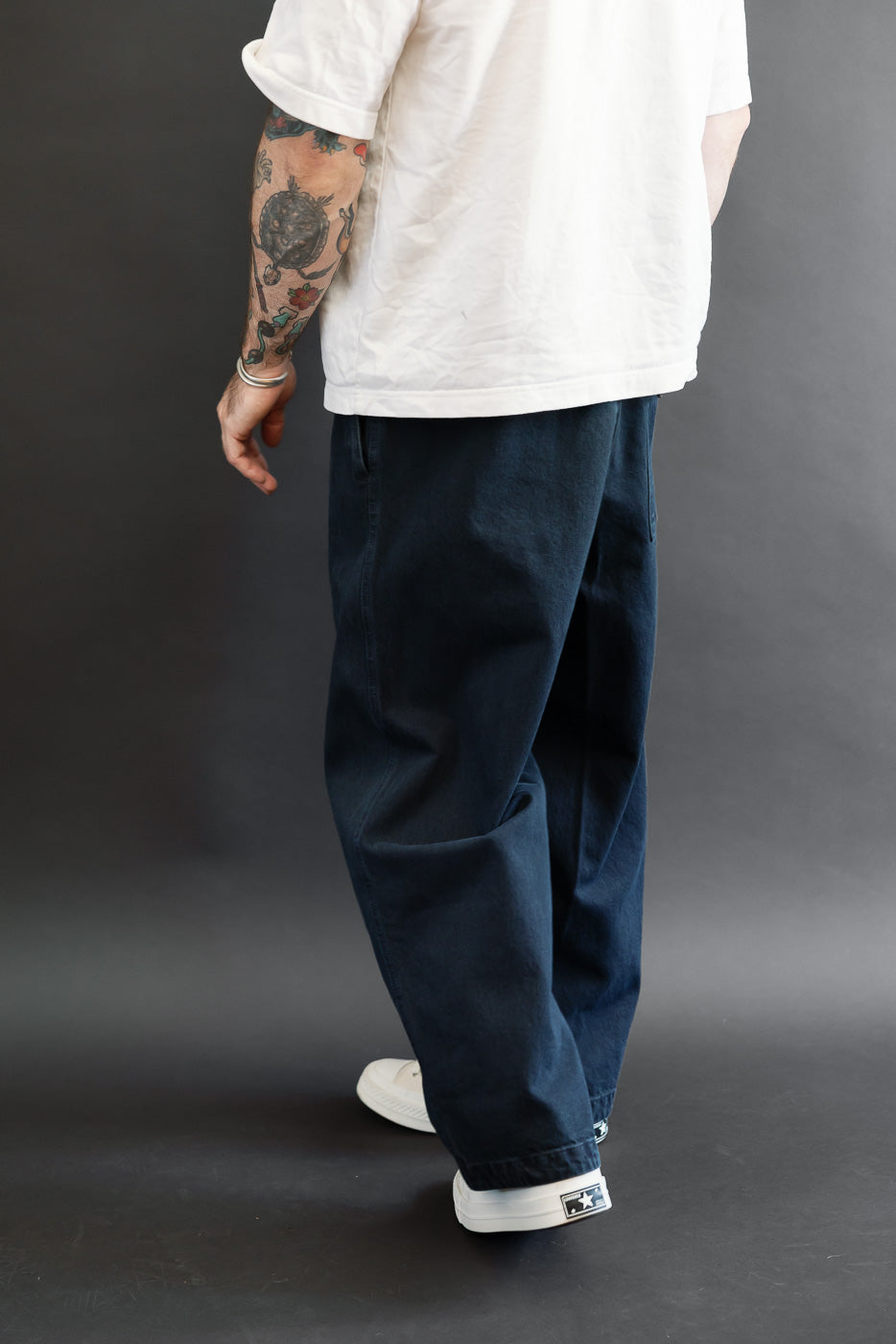 Full body side view of a male model, 5'9