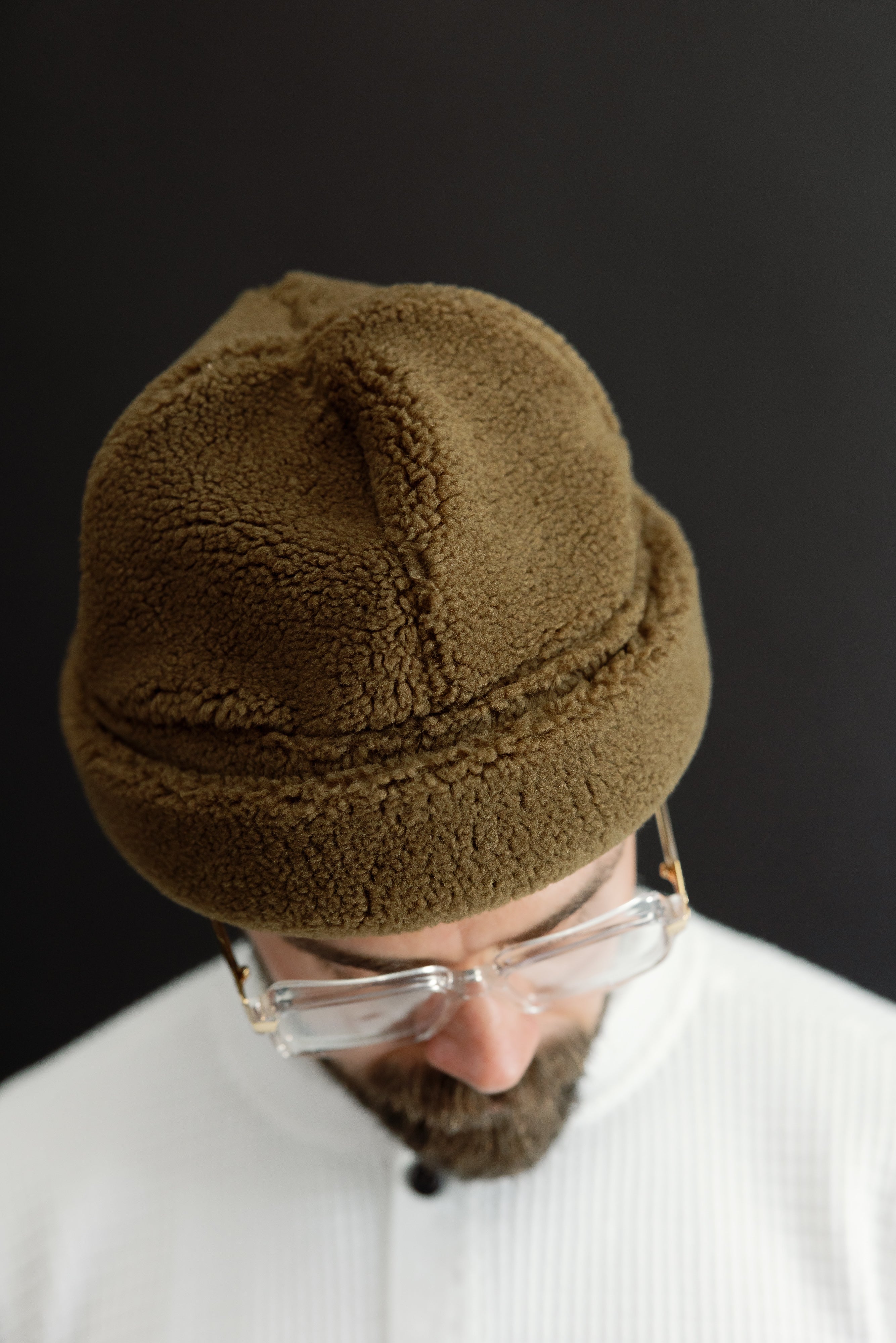 Close-up side view of a male model, 5'9