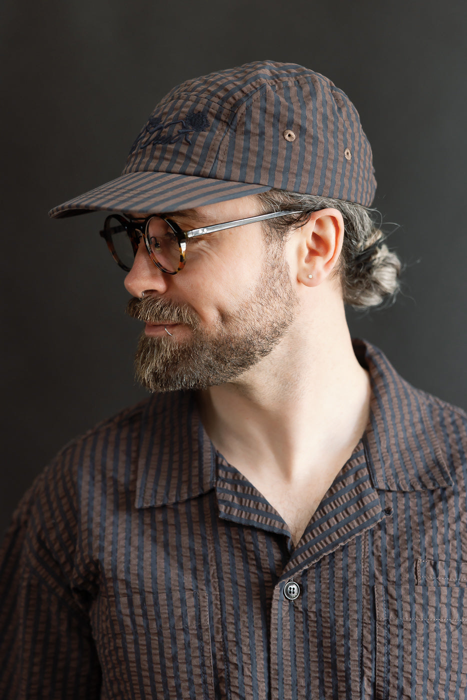 Side view close-up of male model, 5'9