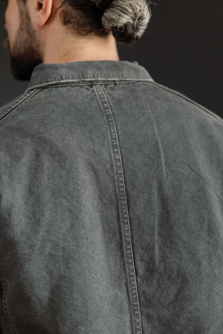 Back view of male model, 5'9
