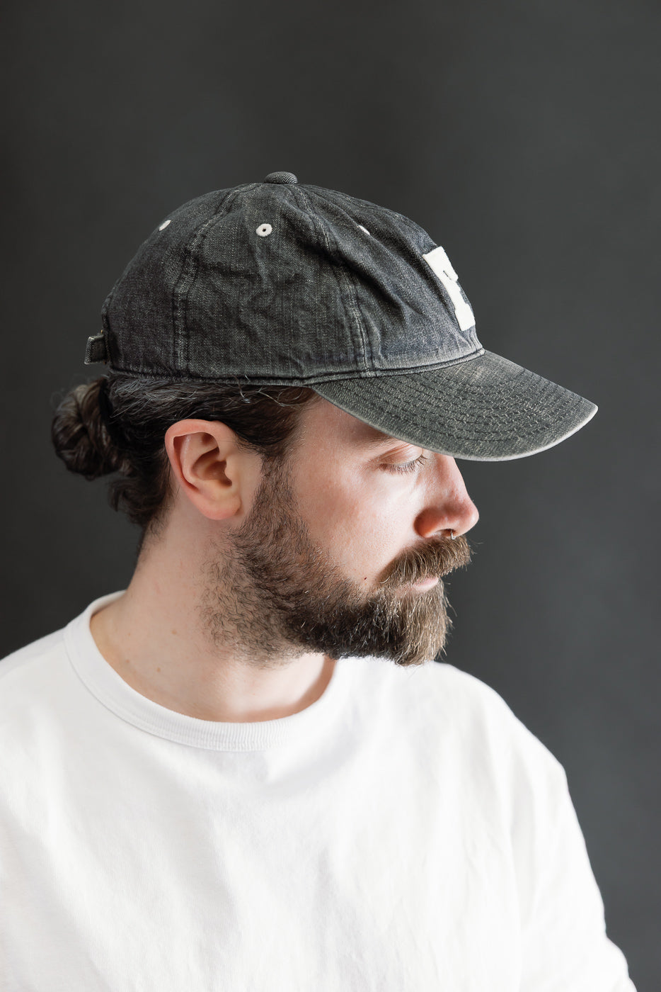 Close-up side view of male model, 5'9