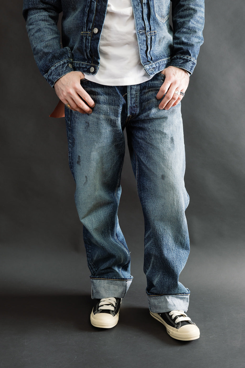 Front view, mid-length shot of male model 5'9