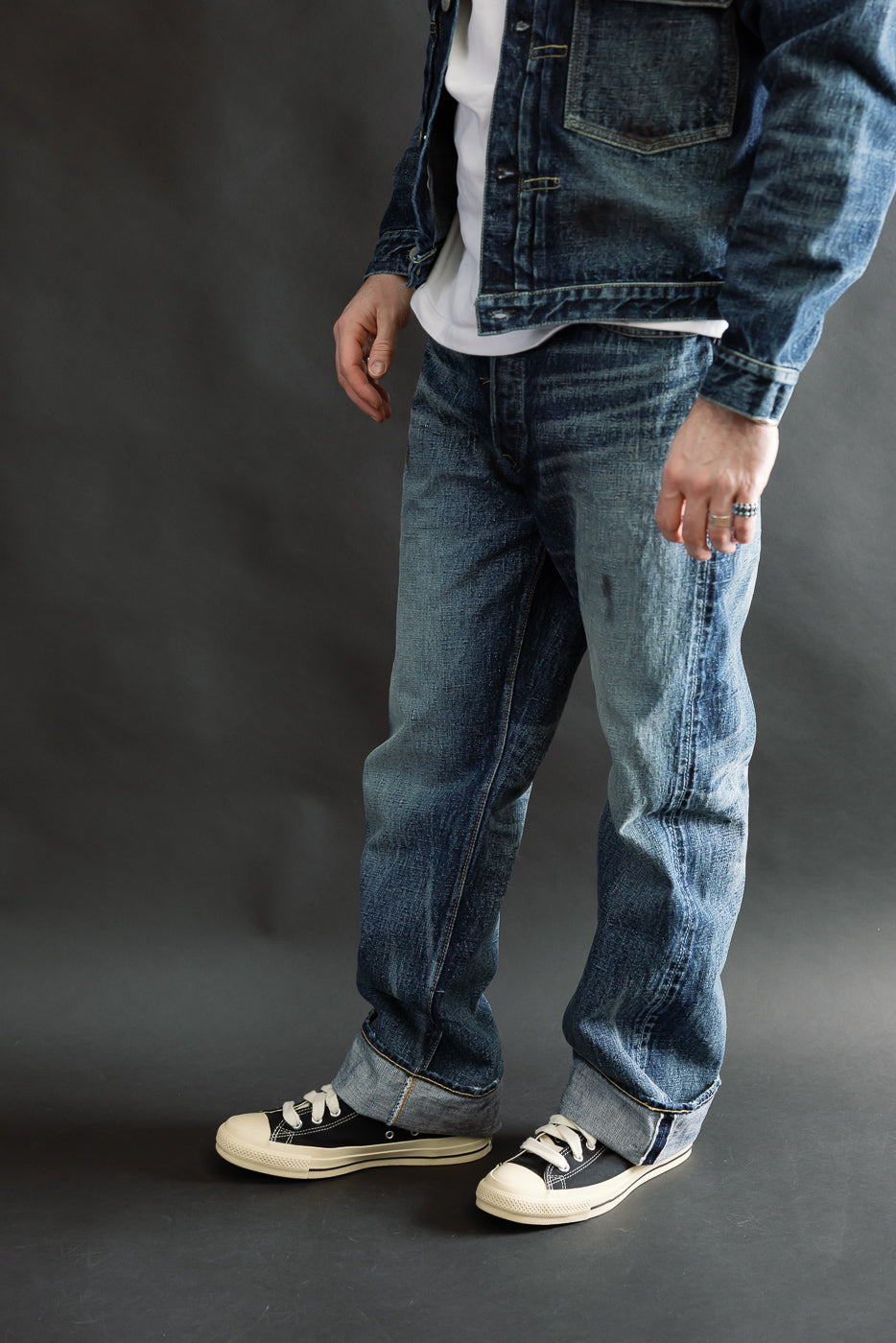 Front view, male model 5'9