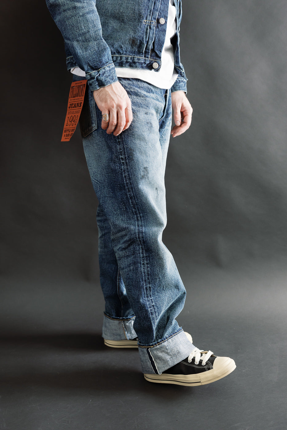 Side view close-up of male model, 5'9