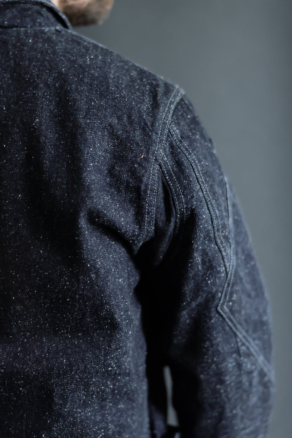 Close-up back view of male model (5'9