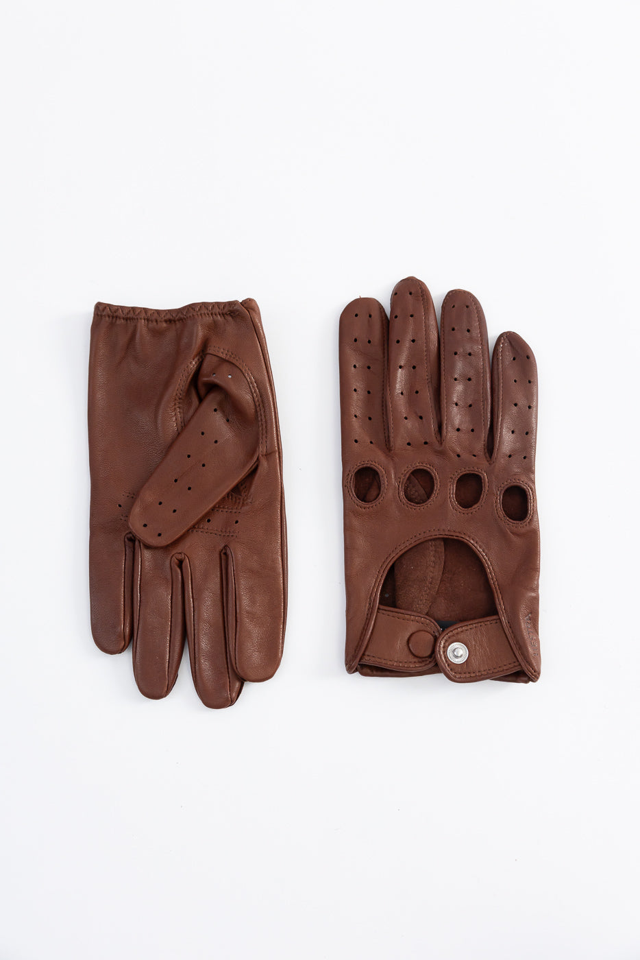 Chestnut brown leather driving gloves flat lay, front and back view, showing snap closure and perforated details, Dant accessories.