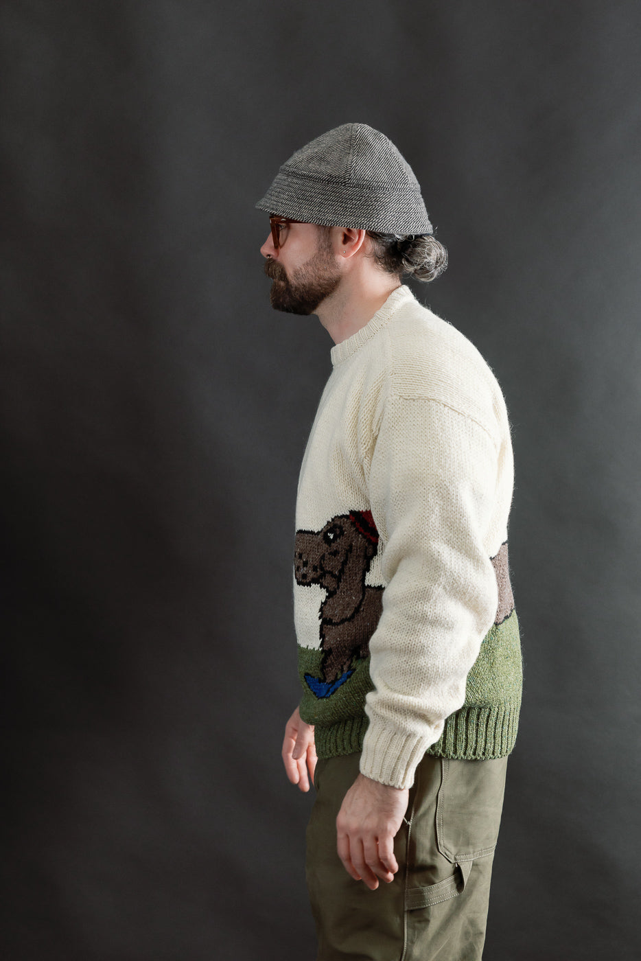 Side view of male model, 5'9