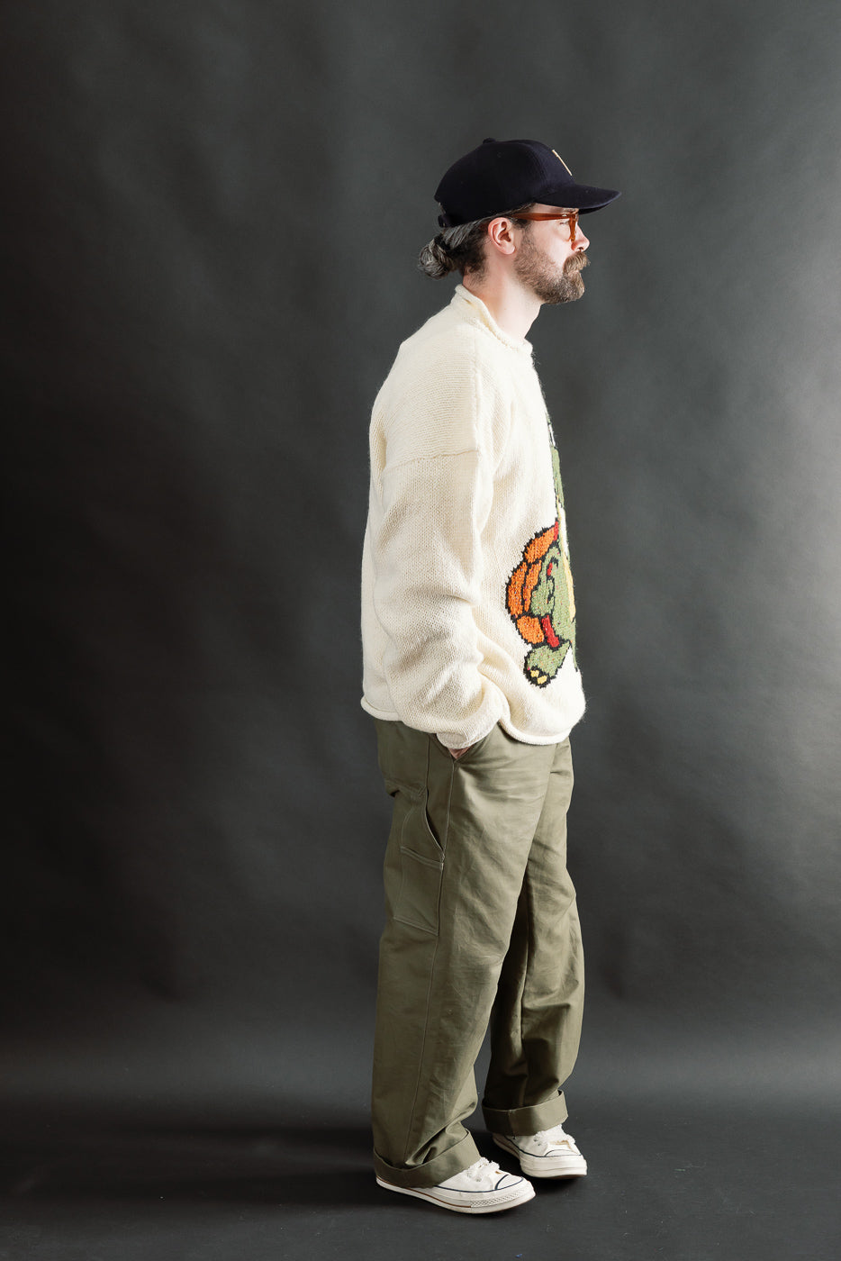 Side view full body of male model, 5'9