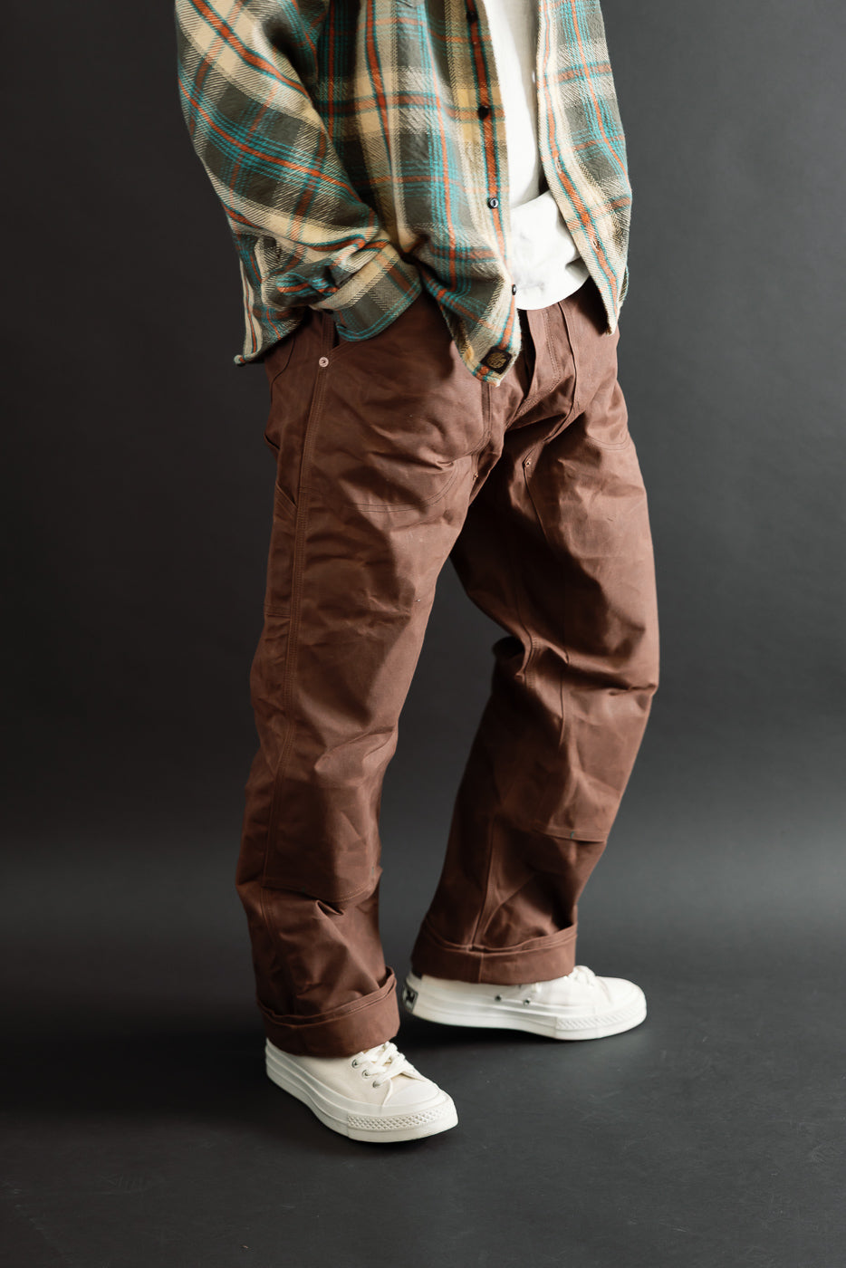 Full body front view of a male model, 5'9