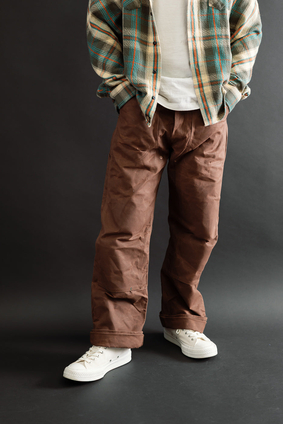 Full body front view of a male model, 5'9