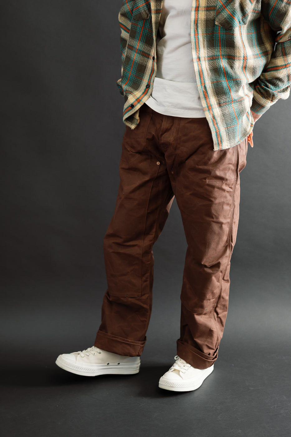 Full body front view of a male model, 5'9