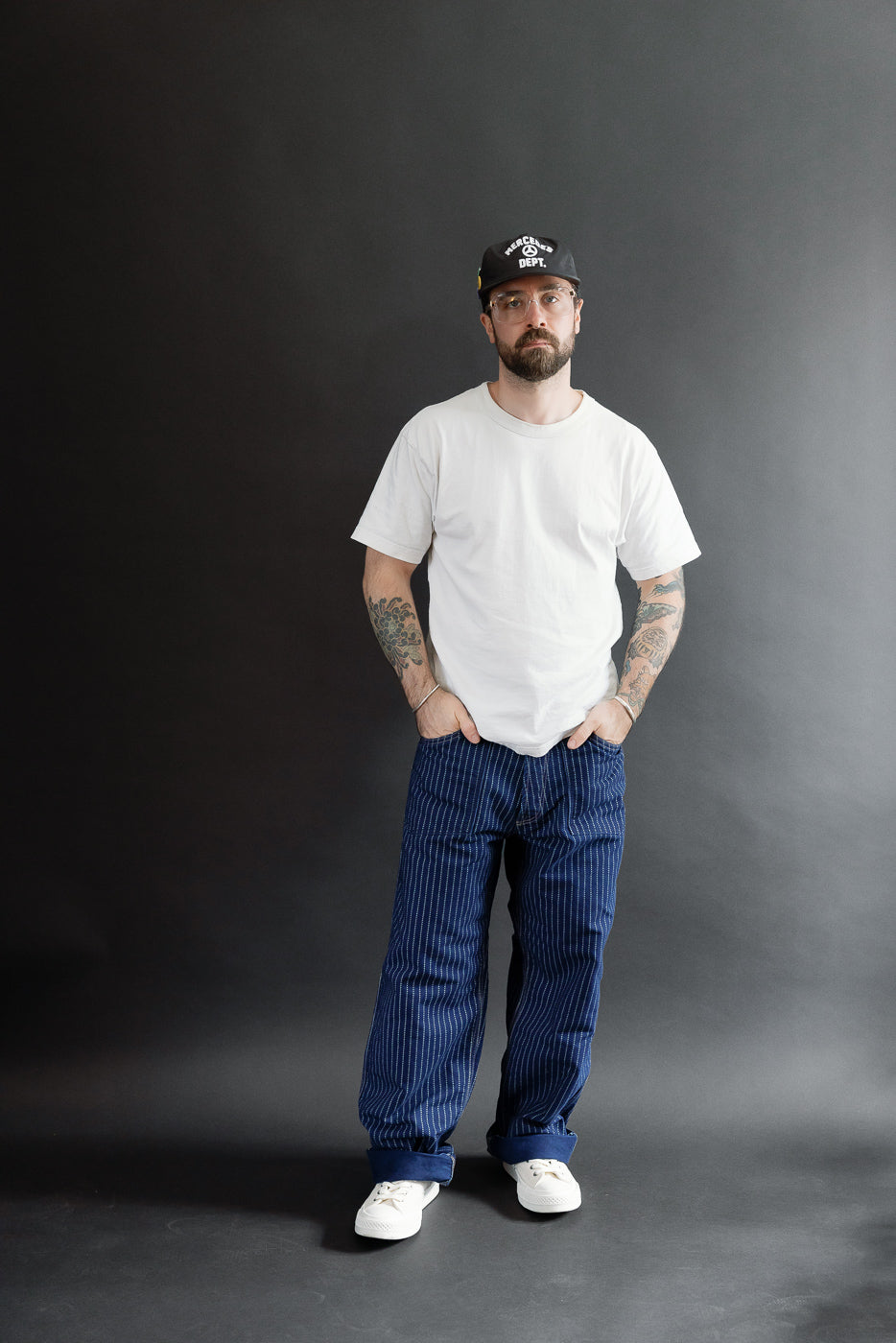 Full body front view of a male model, 5'9