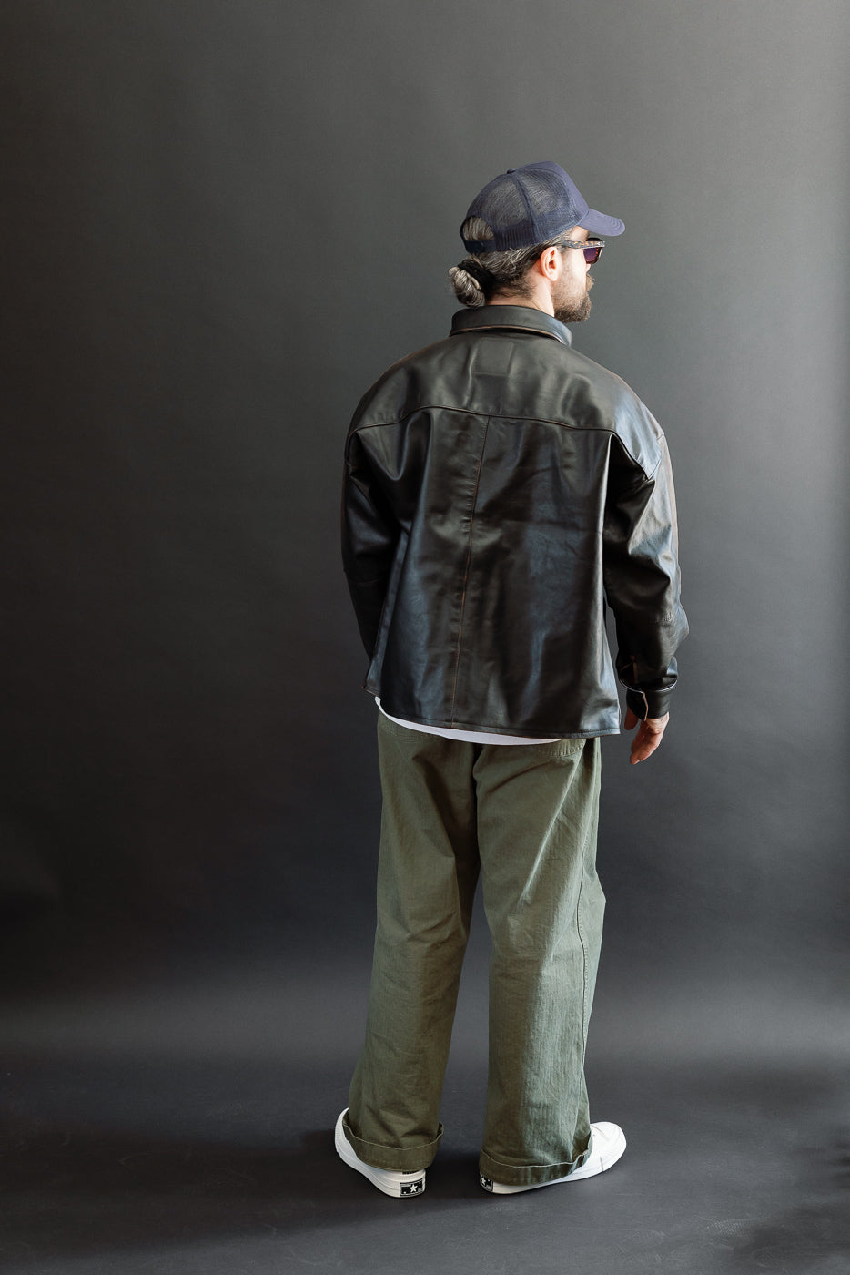 Full body back view of a male model, 5'9