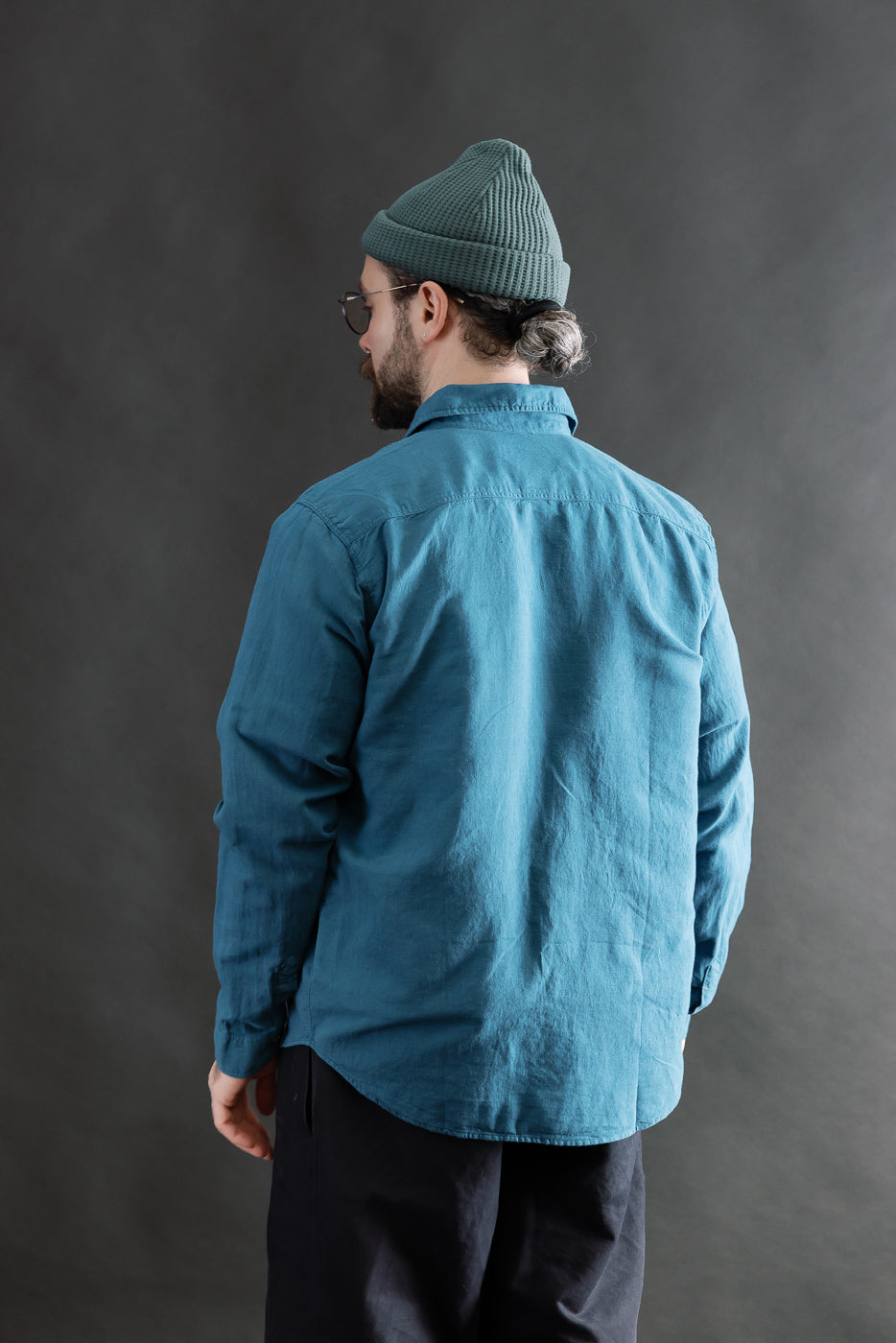 Back view of male model 5'9