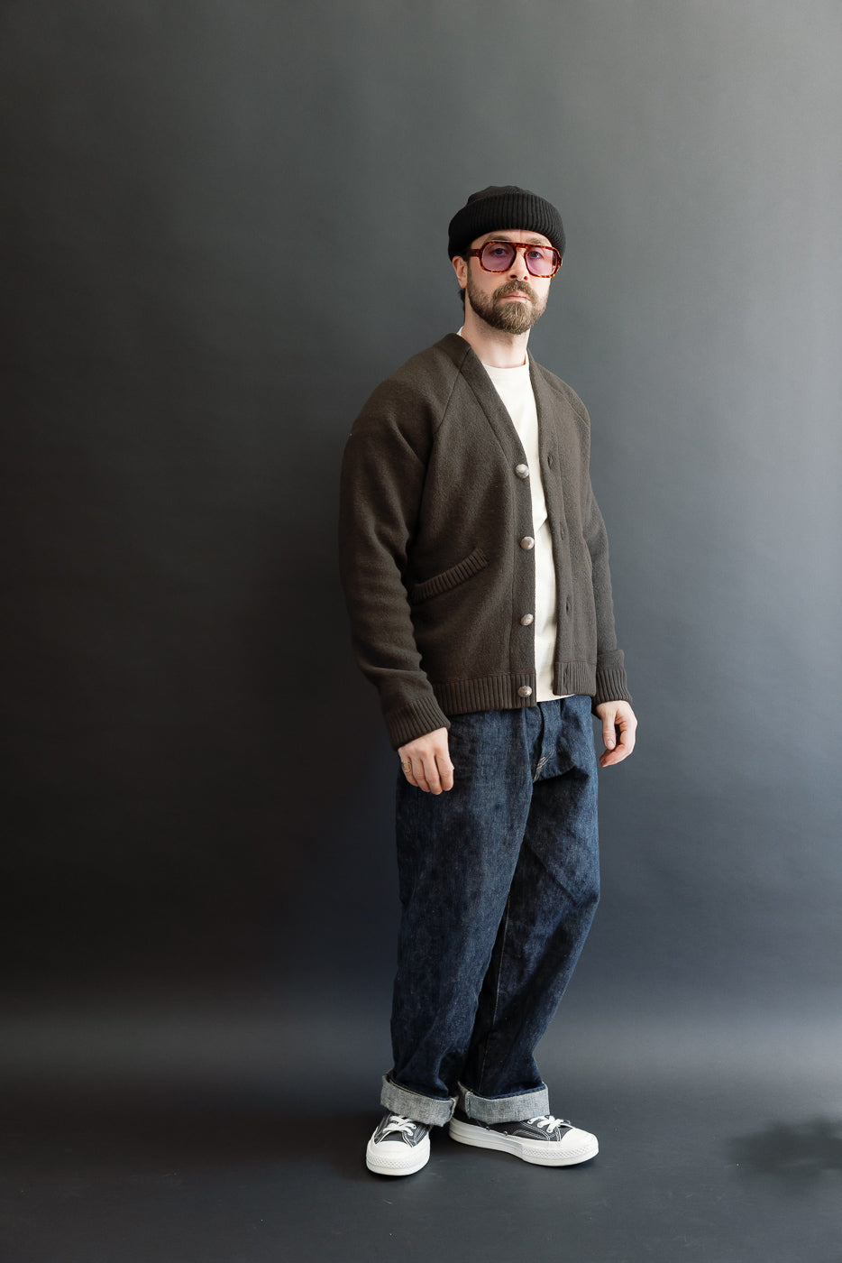Full body shot, front view: Male model (5'9