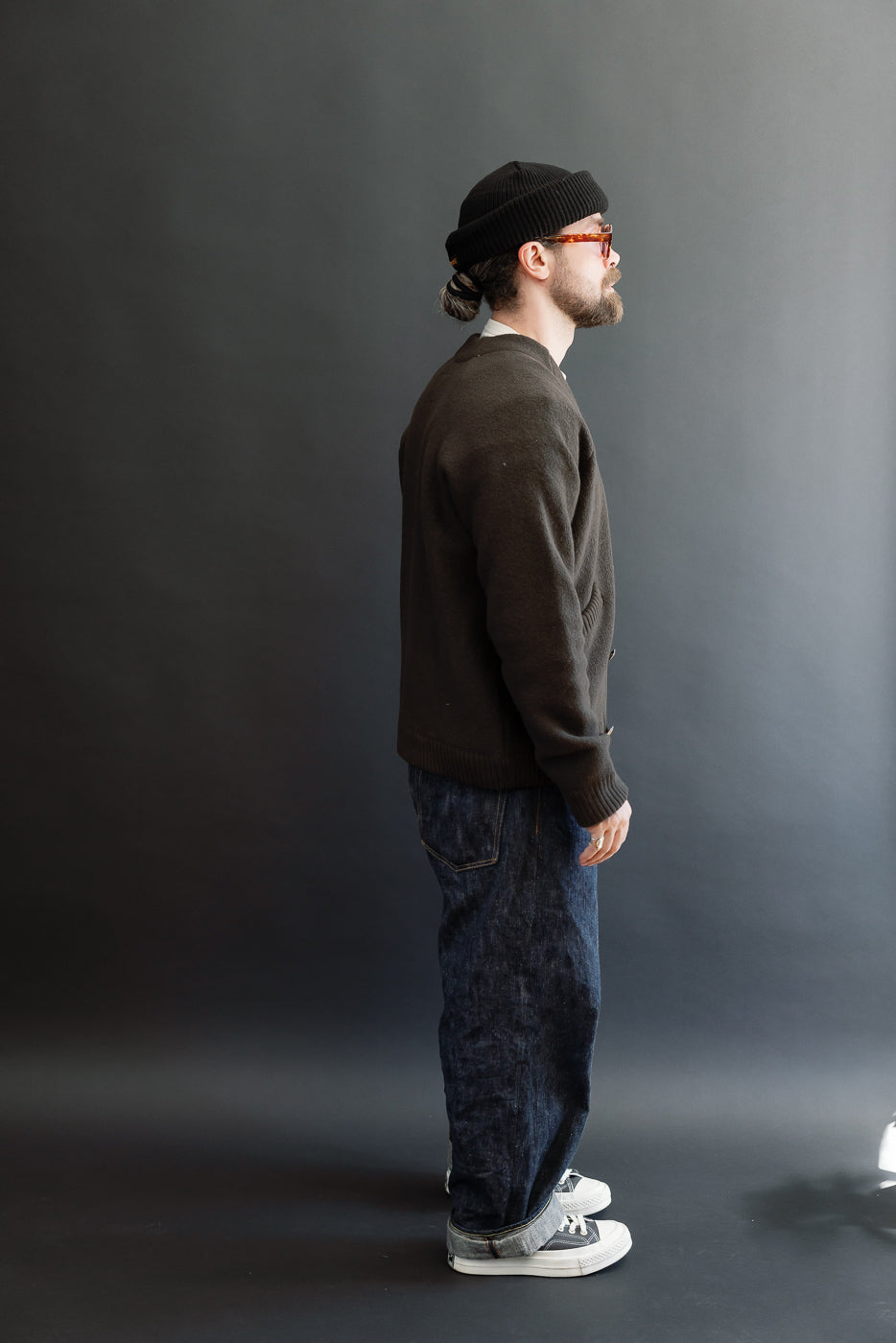 Full body side view of a male model, 5'9