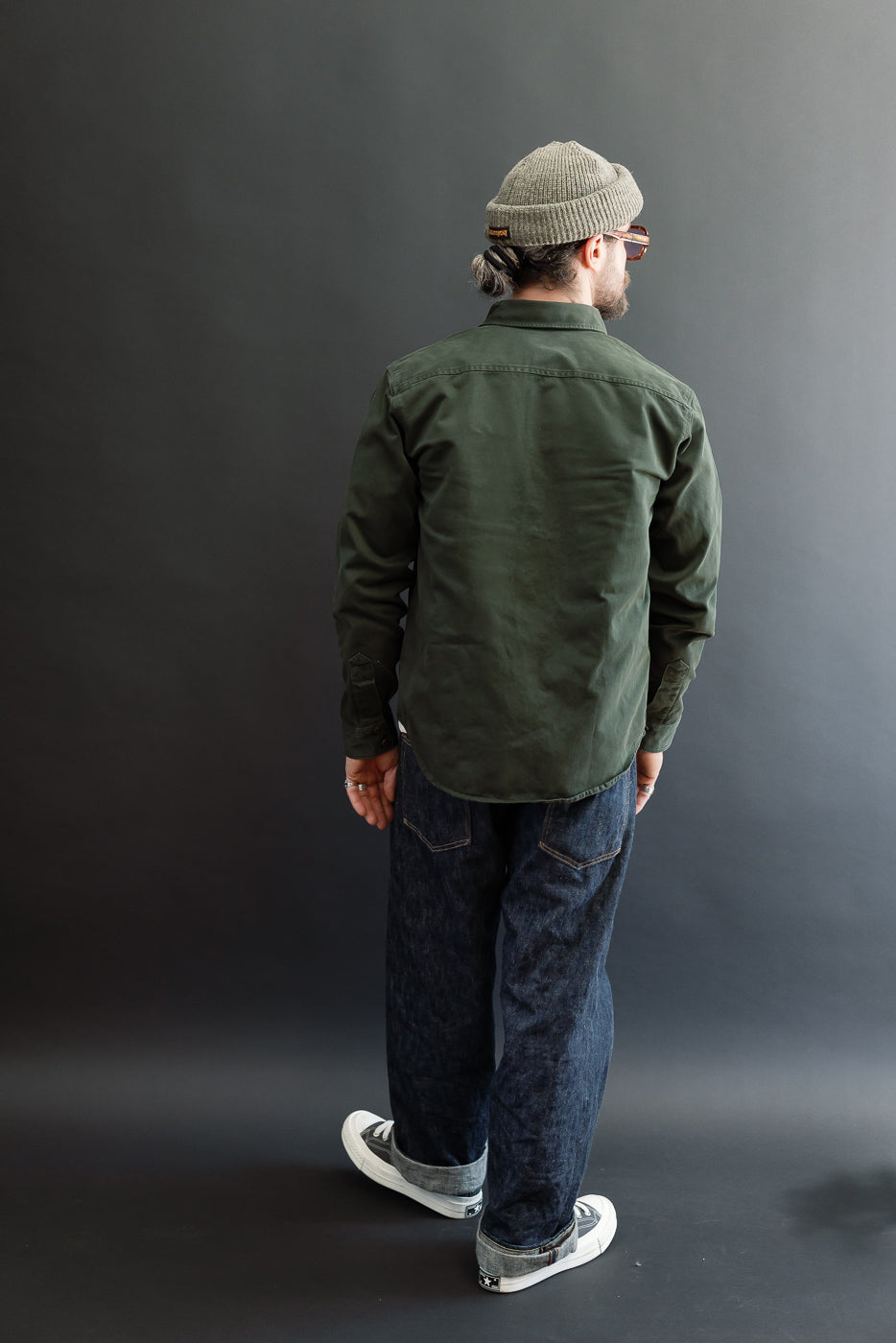 Back view full body: male model (5'9