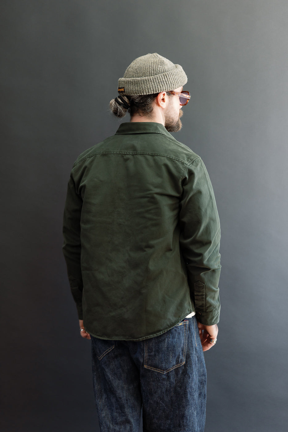 Back view of male model, 5'9