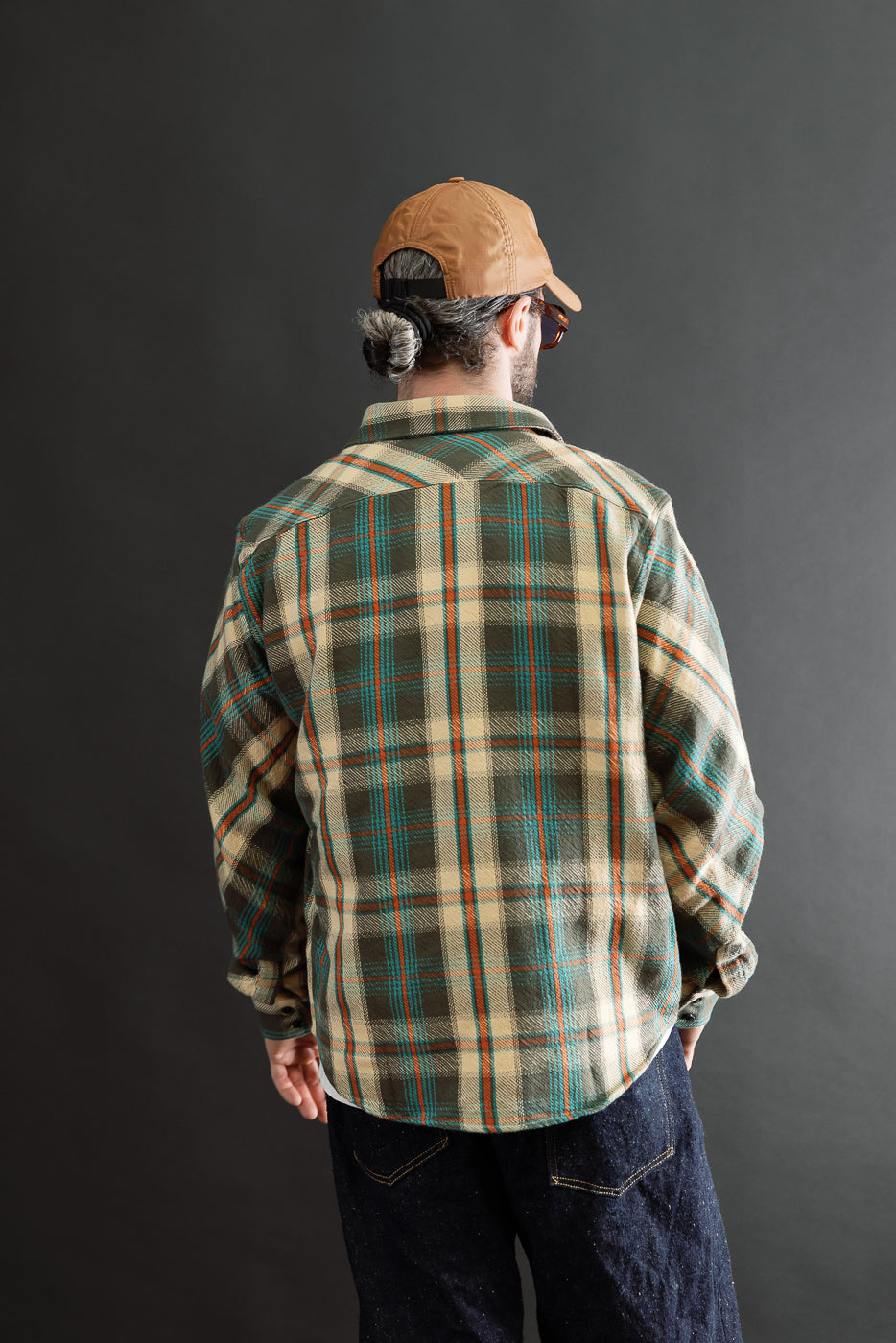 Back view, full body of a 5'9