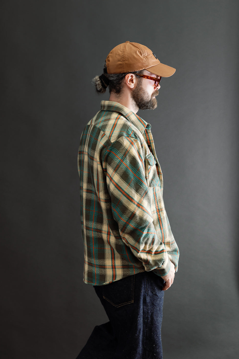 Profile view of male model, 5'9