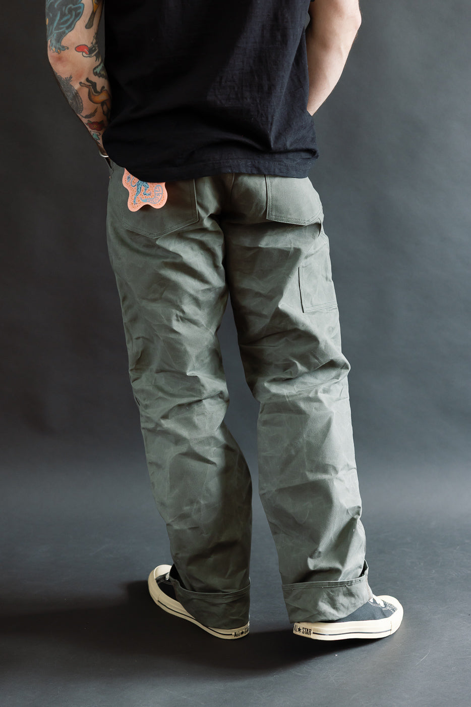 Back view full-body of male model 5'9