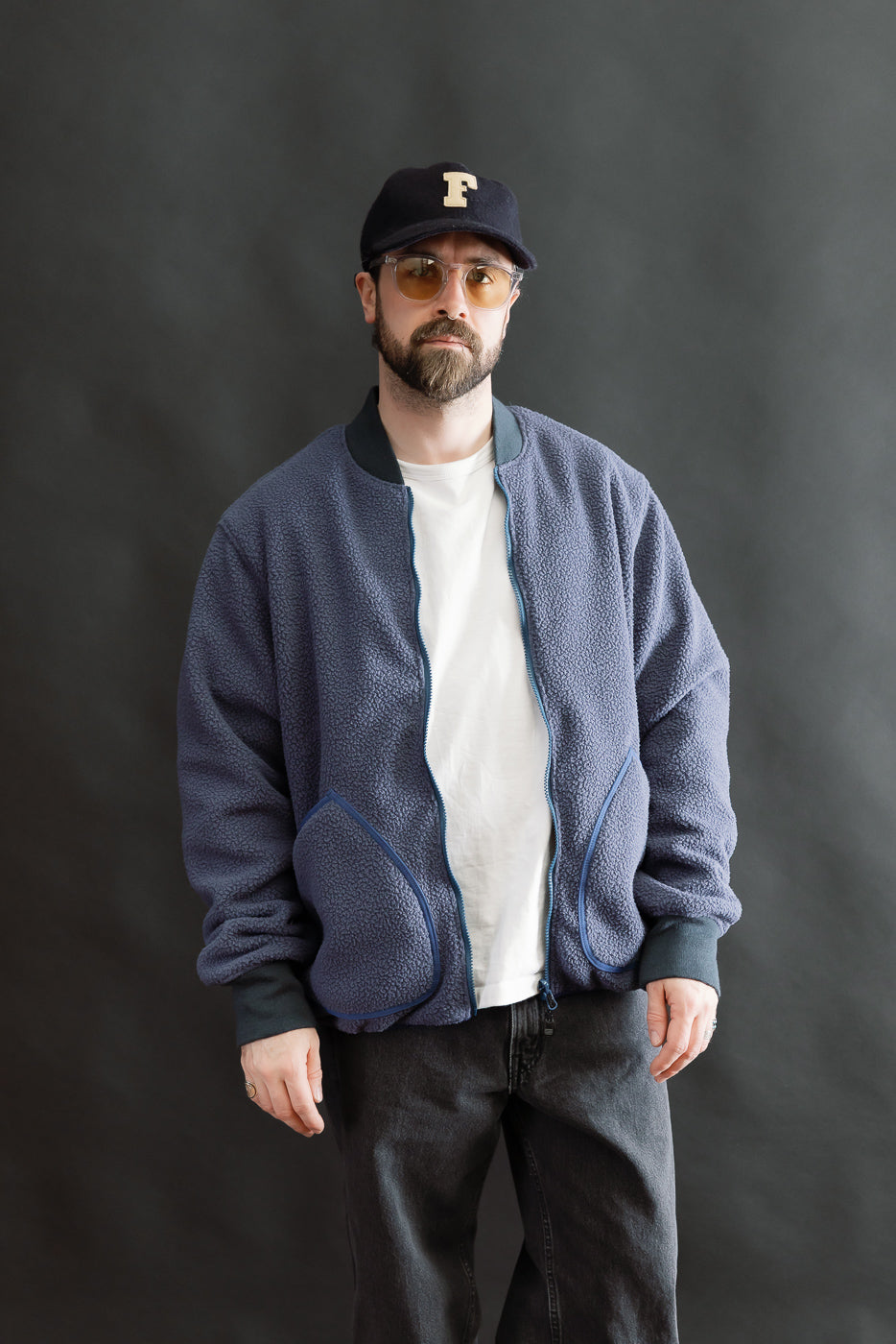 Front view of male model, 5'9