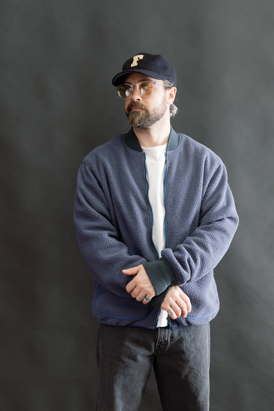 Front view, male model 5'9