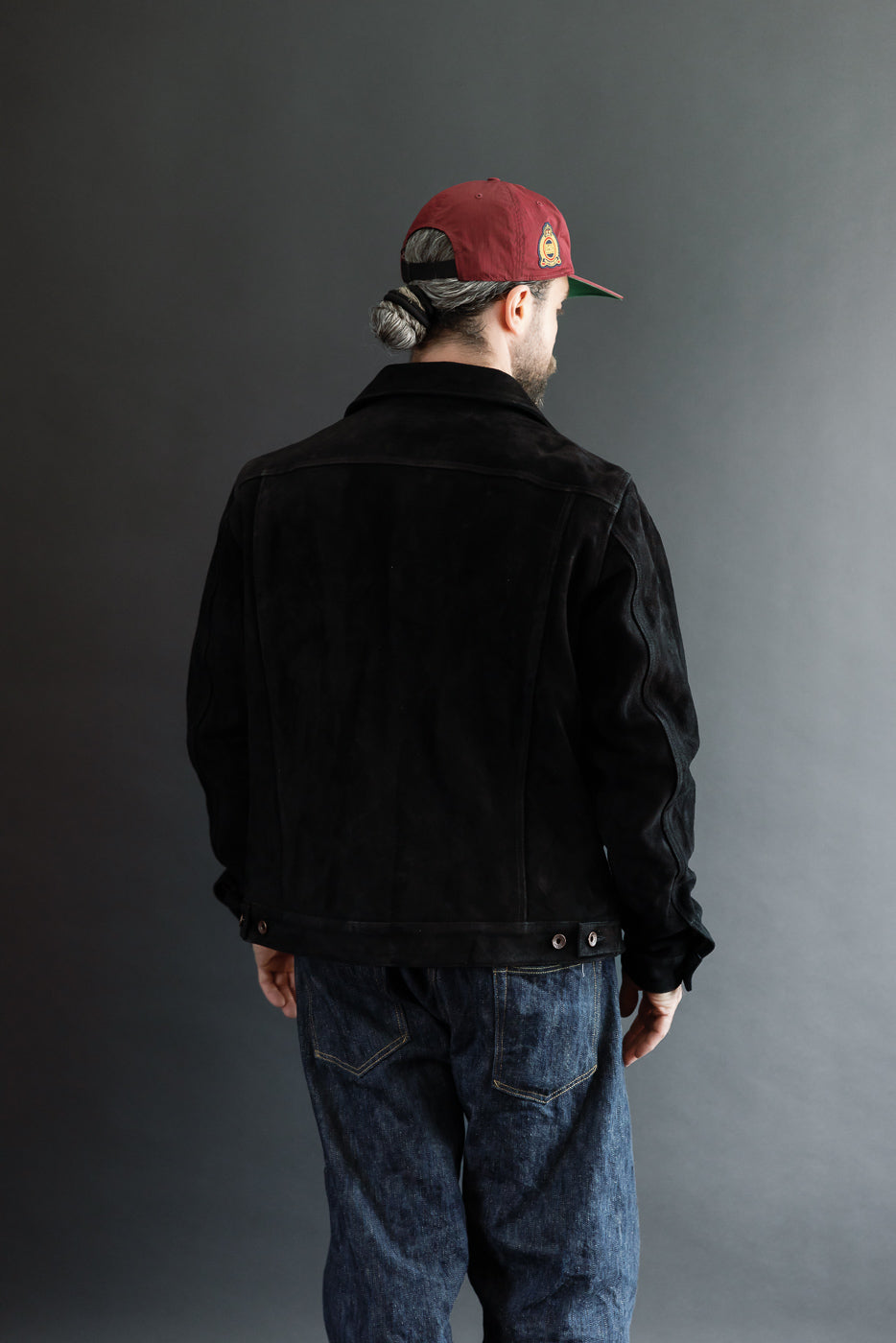 Back view of male model, 5'9