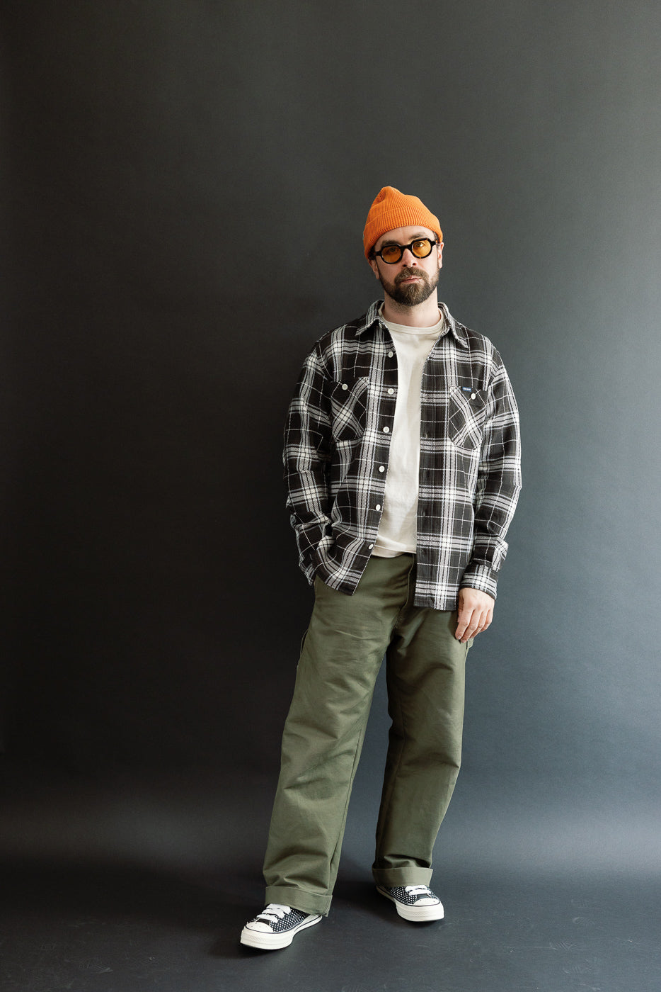 Full body front view of a male model, 5'9
